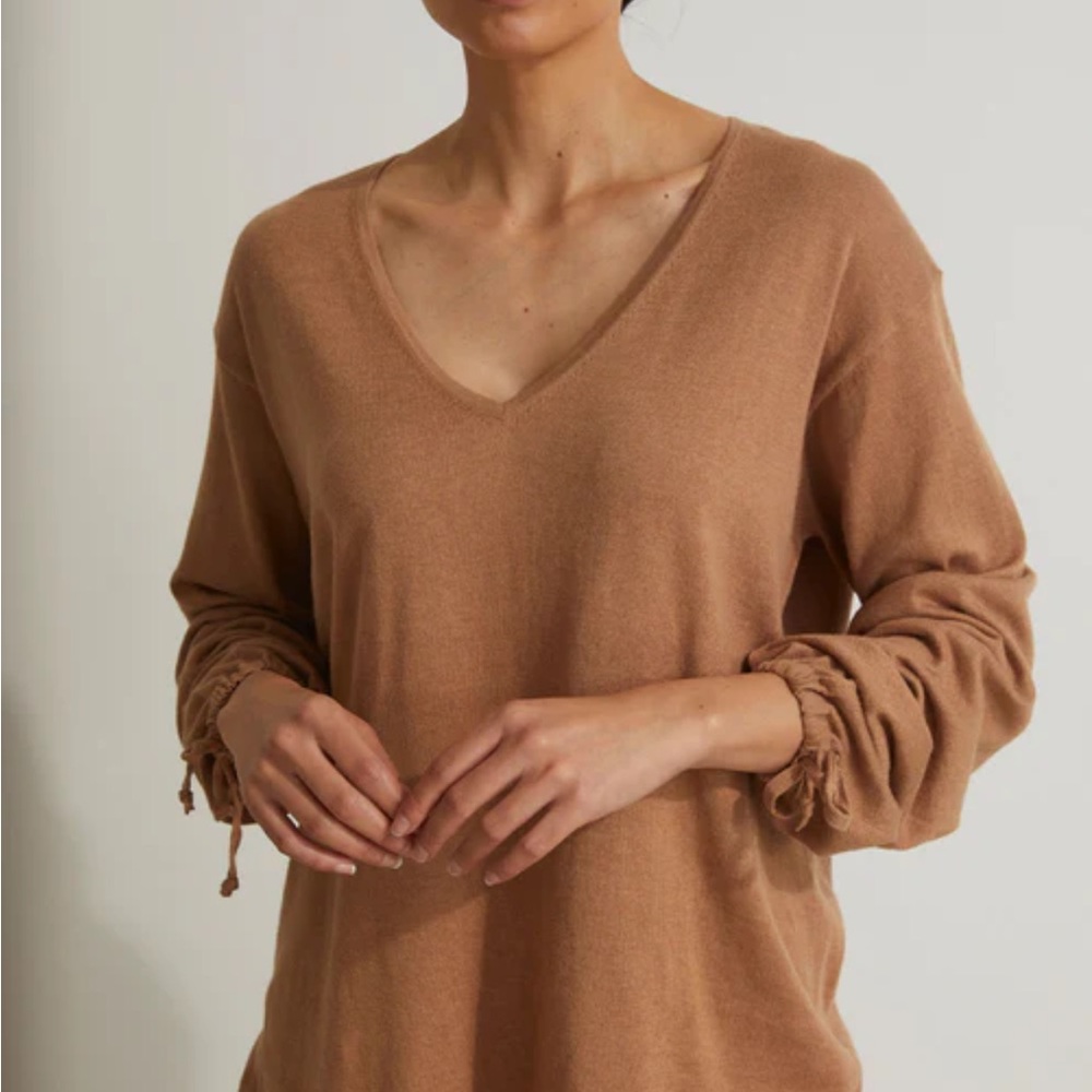 Cultiver “Ada” V-Neck Knit Long Sleeve Top / M